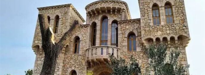 Αρνήθηκε τη χρηματική ευημερία γιατί δεν τον ολοκλήρωνε: Εξασημαντικός πάμπλουτος κροίσος, προσέφερε όλη του την περιουσία προς τιμήν της Παναγίας.