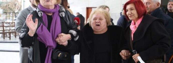 Κηδεία Ιάσονα Τριανταφυλλίδη – Τραγική φιγούρα η μητέρα του – «Τα τελευταία του λόγια ήταν ”μαμά μου σε αγάπησα πολύ”»