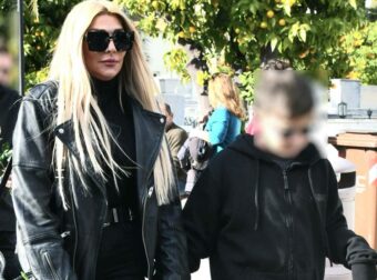 Κηδεία Καίτης Γκρέυ – Η Αγγελική Ηλιάδη με τον 11χρονο γιο της στο τελευταίο αντίο της γιαγιάς της