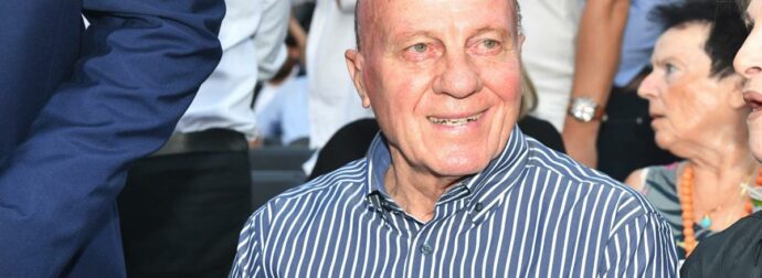 Μίμης Δομάζος: Σε λαϊκό προσκύνημα η σορός του – Η ανακοίνωση της οικογένειας για την κηδεία του