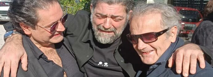 Κατέρρευσε ο Μιχάλης Ιατρόπουλος κατά το ετήσιο μνημόσυνο του Χάρη Κωστόπουλου.