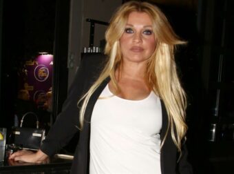 Σαμπρίνα: Αντίκτυποι σχολίου για τον διπλωμένο λαιμό της – Οι αποκαλύψεις σχετικά με την υγεία της που εξέπληξαν.