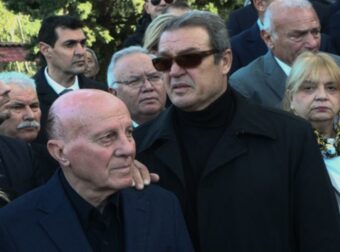 Παραμένει σε κρίσιμη κατάσταση ο Μίμης Δομάζος: Αυτά είναι τα νεότερα για την υγεία του