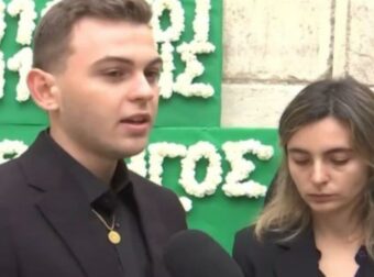 Κηδεία Μίμη Δομάζου: Συγκινούν τα εγγόνια του με τα λόγια τους – «Ευχόμαστε να είναι καλά εκεί που είναι…»