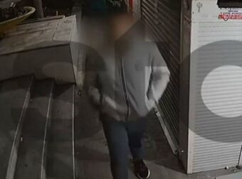 Μάστιγα στις δυτικές συνοικίες: Μετά το Περιστέρι, νέος «δράκος» και στο Αιγάλεω – Επιδειξίας επιτέθηκε σε δύο γυναίκες και έφυγε ατάραχος