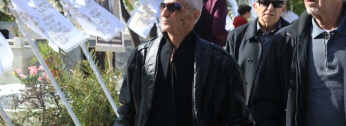 Κηδεία Καίτης Γκρέυ: Συντετριμμένος ο γιος της, Φίλιππος Ηλιάδης στο σπαρακτικό “αντίο”