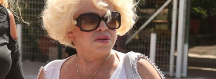 Καίτη Γκρέυ: Σπάνιο βίντεο από τα τελευταία της γενέθλια – Συγκινήθηκε καθώς έσβηνε τα κεράκια.