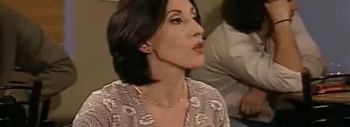 Σας θυμίζει η Έλλη Ρούσσου από το «Κωνσταντίνου και Ελένης»; Δείτε πώς έχει εξελιχθεί σήμερα – Η άγνωστη οικογενειακή σύνδεση με έναν πρωταγωνιστή του «Καφέ της Χαράς»!