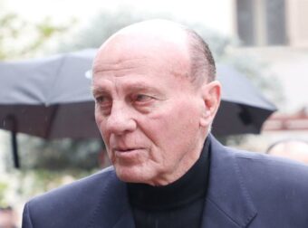 Μίμης Δομάζος: «Σε θέλαμε και άλλο κοντά μας» – Ανατριχίλα με το “αντίο” των παιδιών που απέκτησε με τη Μοσχολιού