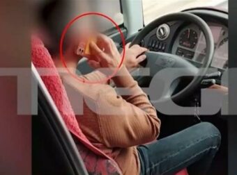 Αν είναι δυνατόν: Οδηγός ΚΤΕΛ δεν αφήνει ούτε λεπτό το κινητό από το χέρι και συνεχίζει να… πατάει γκάζι (Βίντεο)