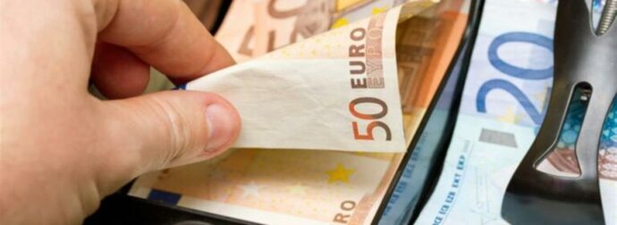 Βόλος – Έκλεβε από το κατάστημα της κολλητής της και έκρυβε τα χρήματα στο εσώρουχο!