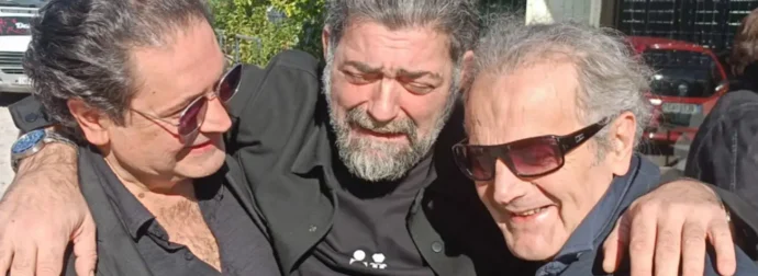 Συντετριμμένος ο Μιχάλης Ιατρόπουλος στο ετήσιο μνημόσυνο του Χάρη Κωστόπουλου.
