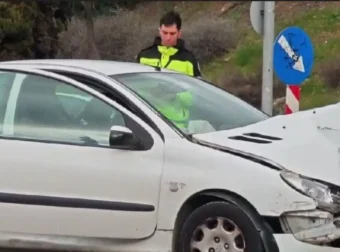 Τροχαίο ατύχημα με τραυματία στην Αλίμου – Κατεχάκη – Κλειστή η δεξιά λωρίδα για αρκετή ώρα.