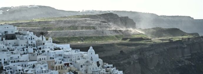 Συνολάκης για Σαντορίνη: «Καθαρά ηφαιστειακοί οι χθεσινοί σεισμοί – Μάγμα ανεβαίνει προς την επιφάνεια»
