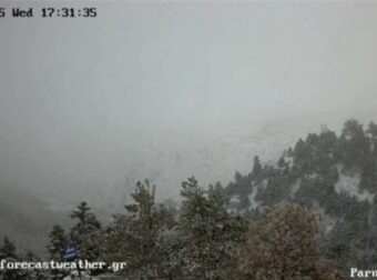 Επέλαση κακοκαιρίας στην Αττική: Χιονίζει στην Ιπποκράτειο Πολιτεία – Δείτε φωτογραφίες