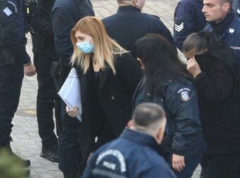 Δίκη Πισπιρίγκου: Αναπαράσταση των τελευταίων στιγμών της Ίριδας με ροζ κούκλα – «Δεν ήρθα εδώ για λύπηση»