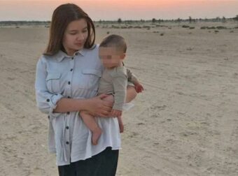 Αλλόνησος: Ο ετεροθαλής αδελφός της Καρολάιν Κράουτς θα αγοράσει το εξοχικό σπίτι της οικογένειας για να επισκέφτεται η κόρη της τον τάφο της