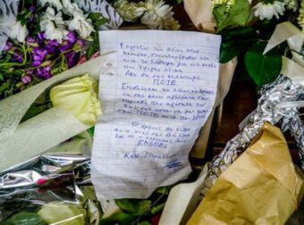Φρικιαστικές μαρτυρίες για την τραγωδία των Τεμπών: «Μας έφερε γλυκά κι έφυγε να κηδέψει την κόρη της»