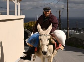 «Φάντασμα» η Σαντορίνη υπό τον φόβο των Ρίχτερ: Διαρκείς οι ισχυροί σεισμοί – Οι πάνω από 14.000 που έχουν φύγει από το νησί και το μήνυμα Μητσοτάκη
