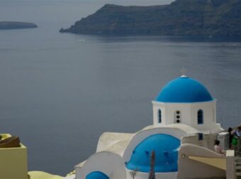 Μη καθησυχαστικός ο Συνολάκης για τους σεισμούς στη Σαντορίνη: «Δεν αποκλείεται μικρή έκρηξη του ηφαιστείου»