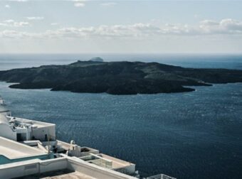Συναγερμός για το ηφαίστειο στη Σαντορίνη: «Χτυπάει καμπανάκια, μπορεί να έχουμε έκρηξη και τσουνάμι»