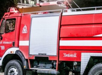 Τραγωδία στη Βουλιαγμένη: Νεκρή γυναίκα μετά από φωτιά στο σπίτι της