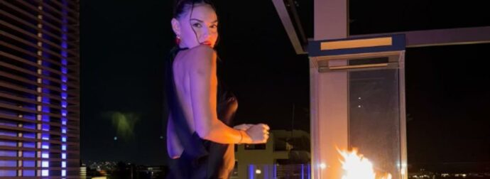 Βρισηίδα Ανδριώτου – Περιμένει τον Άγιο Βαλεντίνο ποζάροντας γuμνή στην μπανιέρα με ένα τριαντάφυλλο