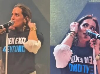 «Δεν έχω οξυγόνο»: Η Νατάσα Μποφίλιου εμφανίστηκε στη σκηνή με μπλουζάκι για τα Τέμπη
