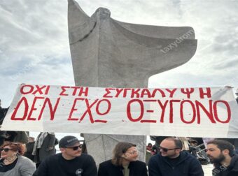 Τέμπη: Η συγκινητική στιγμή στη πορεία του Βόλου που “ξέχασαν” να δείξουν οι κάμερες & χειροκρότησε όλη η πόλη
