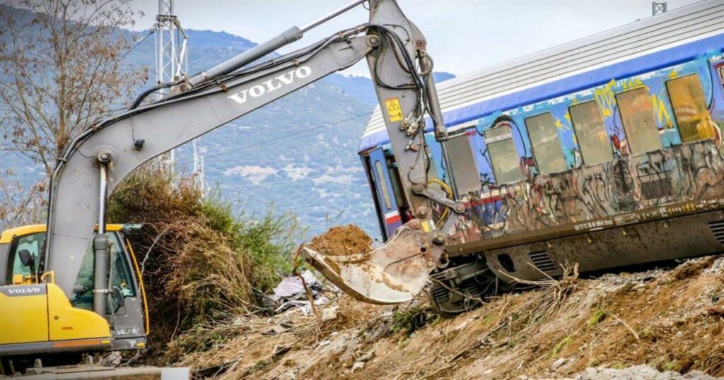 Απίστευτο κι όμως… αληθινό: Αναβάθμισαν τον εισαγγελέα που μηνύθηκε για το μπάζωμα στα Τέμπη