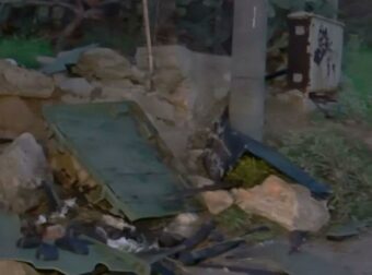 Τροχαίο στη Βάρη: 22 χρονών ο νεκρός, συνομήλικός του ο τραυματίας – Το αυτοκίνητο έπεσε πάνω σε τοίχο