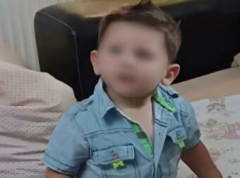 3χρονος Άγγελος: Ταρακούνησαν τον εγκέφαλό του μέχρι θανάτου – H ιατροδικαστική έκθεση και το μνημόσυνο