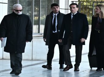 Πέτρος Φιλιππίδης: Πανικός στη δίκη του – Ένταση με τον Δημητρακόπουλο και αδιαθεσία για την καταγγέλλουσα