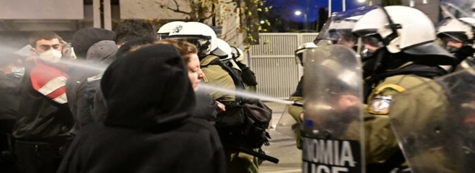 Η Αστυνομία εκτεθειμένη περισσότερο από ποτέ για τα επεισόδια στο Σύνταγμα: Η απάντηση για τις φωτογραφίες με κουκουλοφόρους