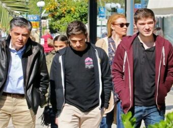 Την παντρεύτηκε ο πατέρας του όταν ήταν πολύ μικρός: Αυτή είναι η αλήθεια για τη σχέση του γιου του Νίκου Ευαγγελάτου με την Τατιάνα Στεφανίδου