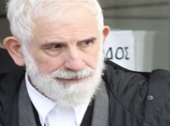 Πέτρος Φιλιππίδης για καταγγέλλουσα: «Ακούω μια γυναίκα να καταθέτει ψέματα, εγώ ξέρω» – Η στιγμή που έβαλε τα γέλια