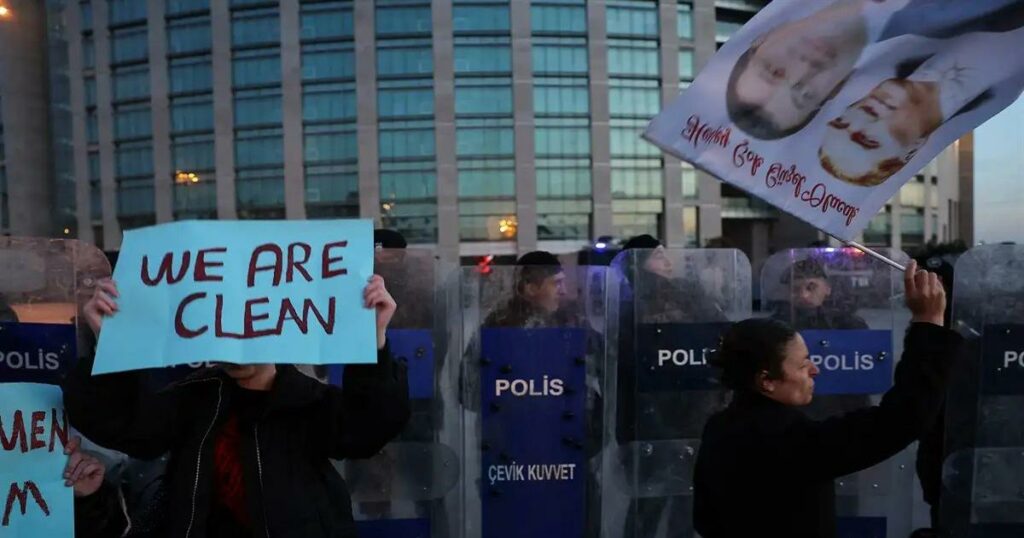 Στο δικαστήριο ο Ιμάμογλου: Πλήθος διαδηλωτών απέξω  – Δρακόντεια μέτρα ασφαλείας