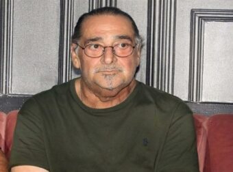 To μυστικό του Βασίλη Καρρά: Η αποκάλυψη για το μοιρολόι που πάνω στον τάφο του