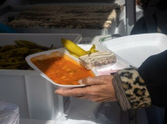 Καθαρά Δευτέρα: Αυτός είναι ο λόγος που τρώμε λαγάνα και χαλβά