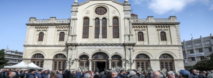 Μανώλης Λιδάκης: Συγκίνηση στο τελευταίο «αντίο» στον σπουδαίο καλλιτέχνη