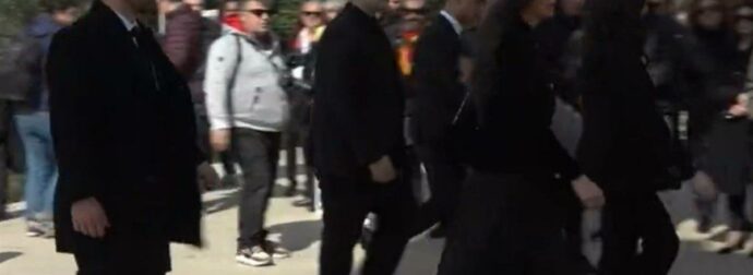 Κηδεία Αλέξη Κούγια: Με προστασία έφτασαν στην εκκλησία τα παιδιά του με την Εύη Βατίδου