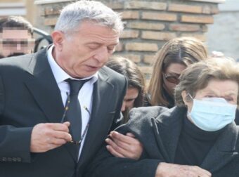 «Λύγισε» ο Κώστας Κόκλας για την Καίτη Κωνσταντίνου: «Ημασταν δύο φορές συγγενείς…»