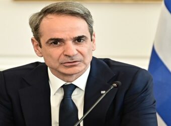 «Χιονοστιβάδα» εξελίξεων μετά τις συγκεντρώσεις για τα Τέμπη: Οι επόμενες άμεσες κινήσεις Μητσοτάκη και κυβέρνησης μπροστά στην πρόταση δυσπιστίας που έρχεται
