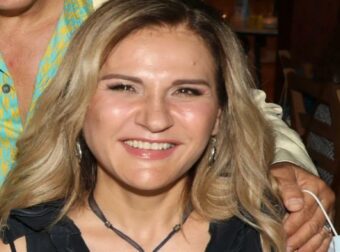 Μπέσσυ Μάλφα: Η εξομολόγηση για τις 3 κόρες της – «Δεν υπάρχει εγχειρίδιο καλού γονέα, μπορεί να έχω υπάρξει…»