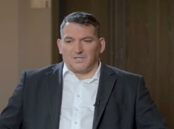 Πύρρος Δήμας: «Στα λεωφορεία κρατιόμουν και με τα δύο χέρια για να μην φοβόνται τις τσέπες τους»