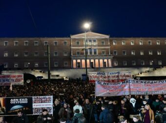 Λαοθάλασσα σε νέες συγκεντρώσεις για τα Τέμπη: «Δικαιοσύνη» ζητούν οι πολίτες – Όλοι ξανά στους δρόμους