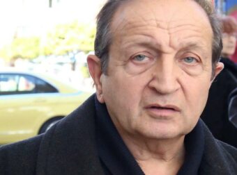 Σπύρος Μπιμπίλας -«Πολύ σκληρή η αλήθεια» – Ο σπαρακτικός επικήδειος στην κηδεία της Κωνσταντίνου