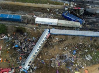 Τέμπη: Νέες αποκαλύψεις από τον εργολάβο που συμμετείχε στο μπάζωμα του σημείου της τραγωδίας
