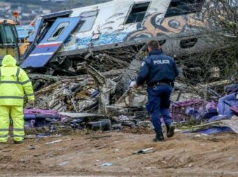Τέμπη: Έγγραφα «φωτιά» για το μπάζωμα με… υπογραφή Αγοραστού – Τι δήλωσαν ο εργολάβος και ο χειριστής του μηχανήματος