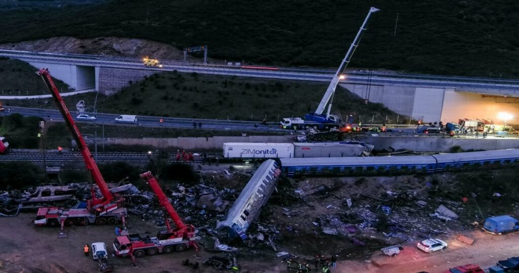 Αδιανόητο χάος στα Τέμπη: Δεν είχαν καν ιδέα πού βρισκόταν το μοιραίο τρένο κι έκαναν πλάκα!